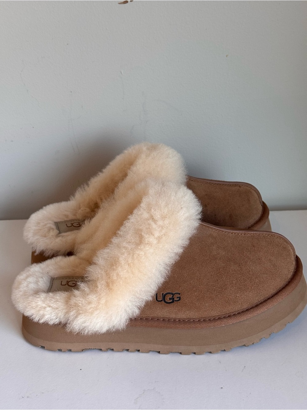 UGG Disquette Platform Chestnut Suede Sheepskin Collar Slipper Size 8 - Picture 3 of 13